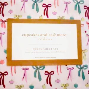 Cupcakes & Cashmere Bow Pattern Queen Sheet Set - Multicolor